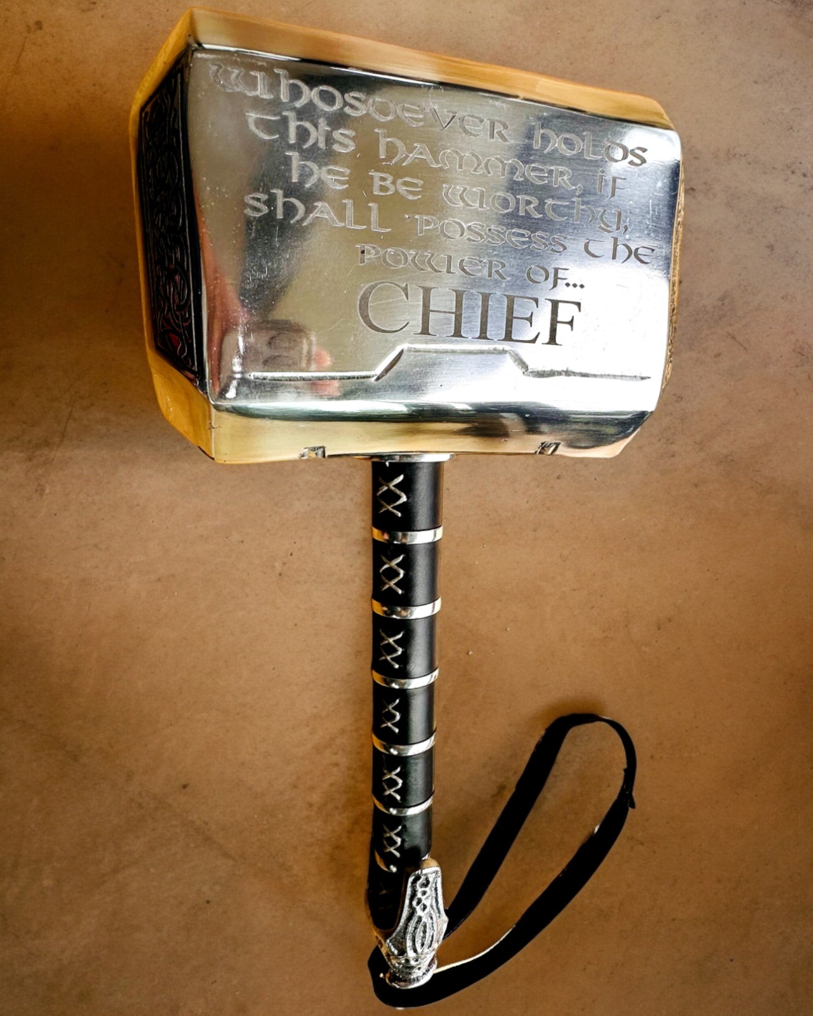 Mjölnir "Chief" - Handgefertigter Schmiedehammer, Personalisierung mit Gravur als Geschenk