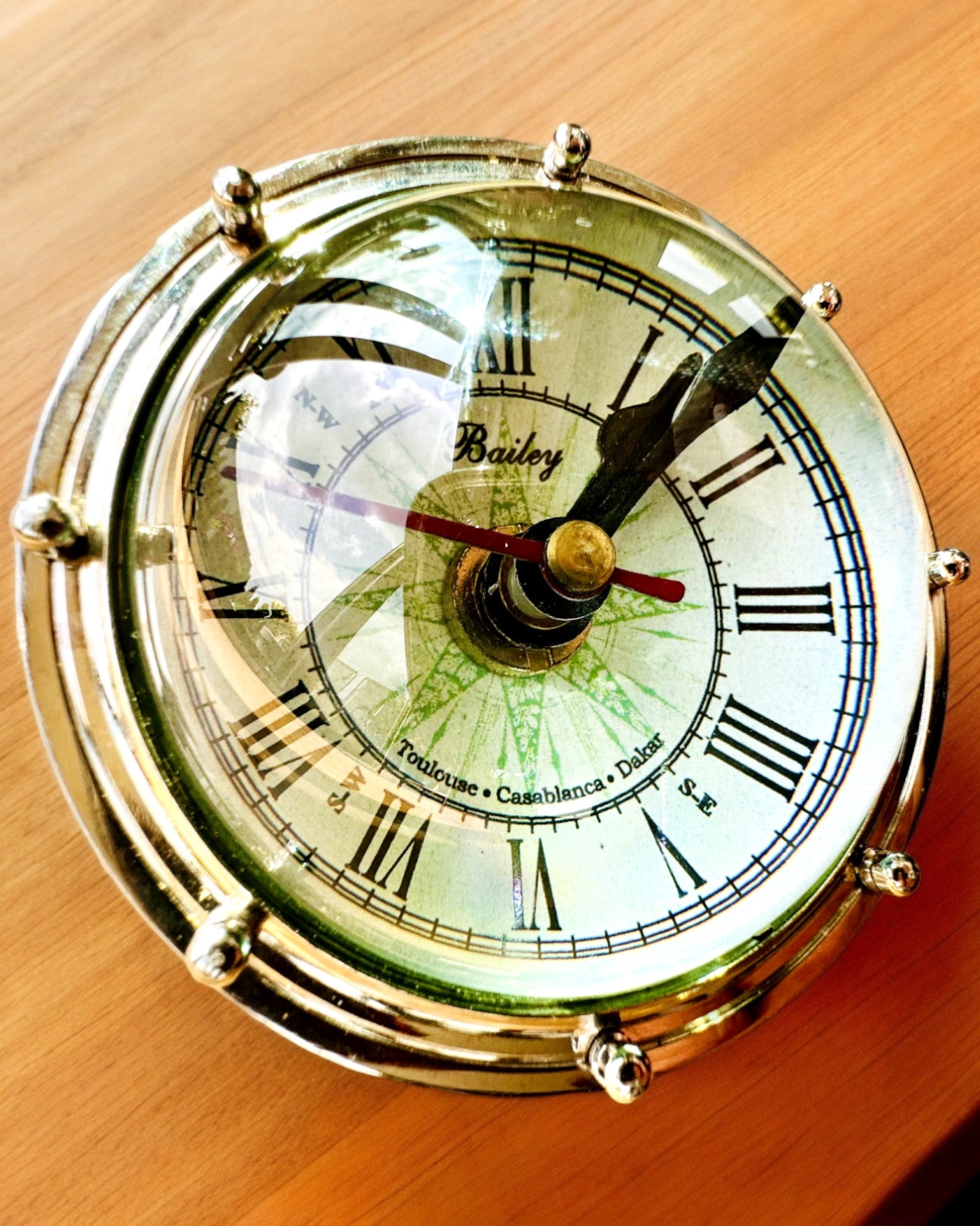 Bailey Compass Clock - Elegancki Zegar z motywem Kompasu z Możliwością Grawerowania