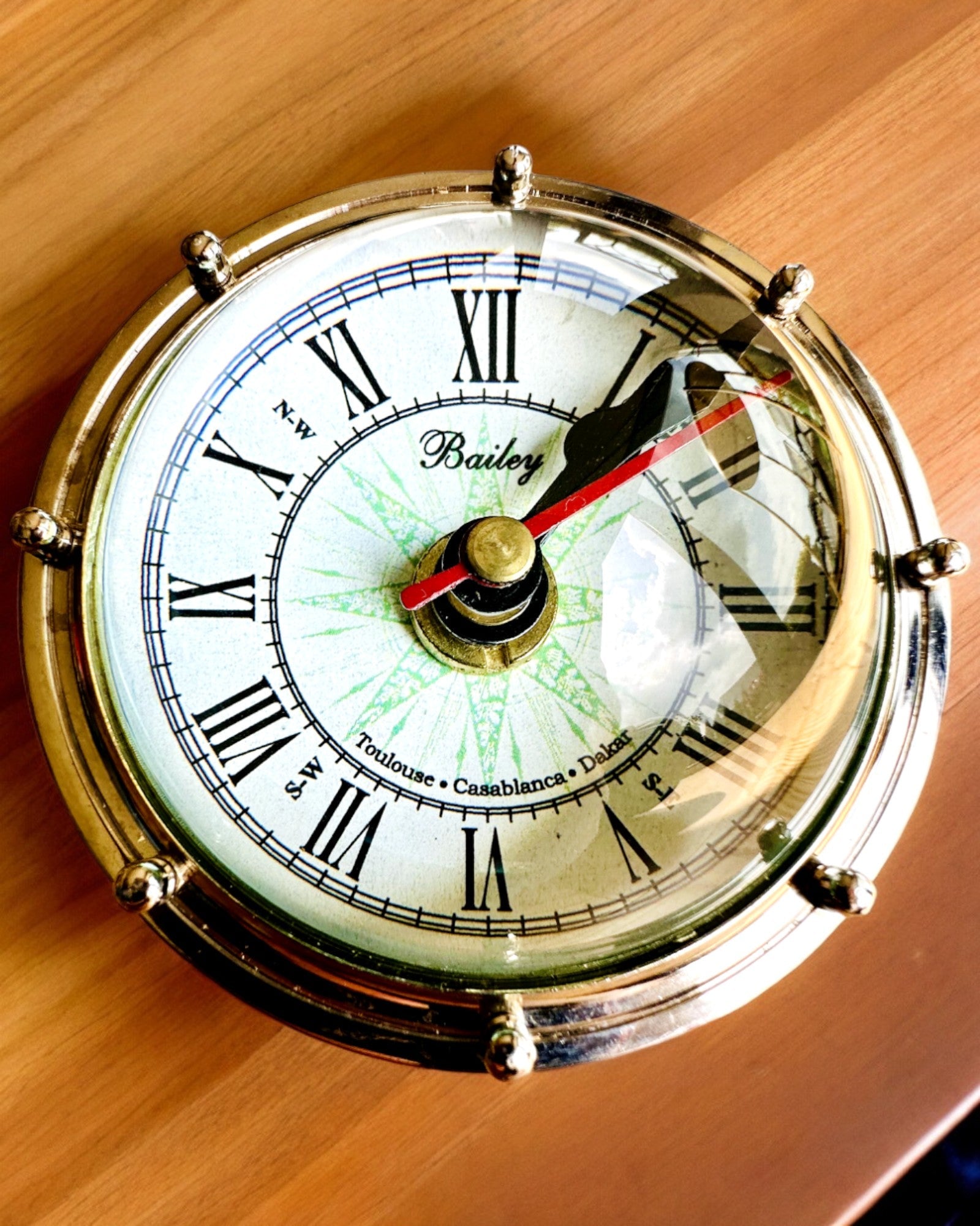 Bailey Compass Clock - Elegancki Zegar z motywem Kompasu z Możliwością Grawerowania