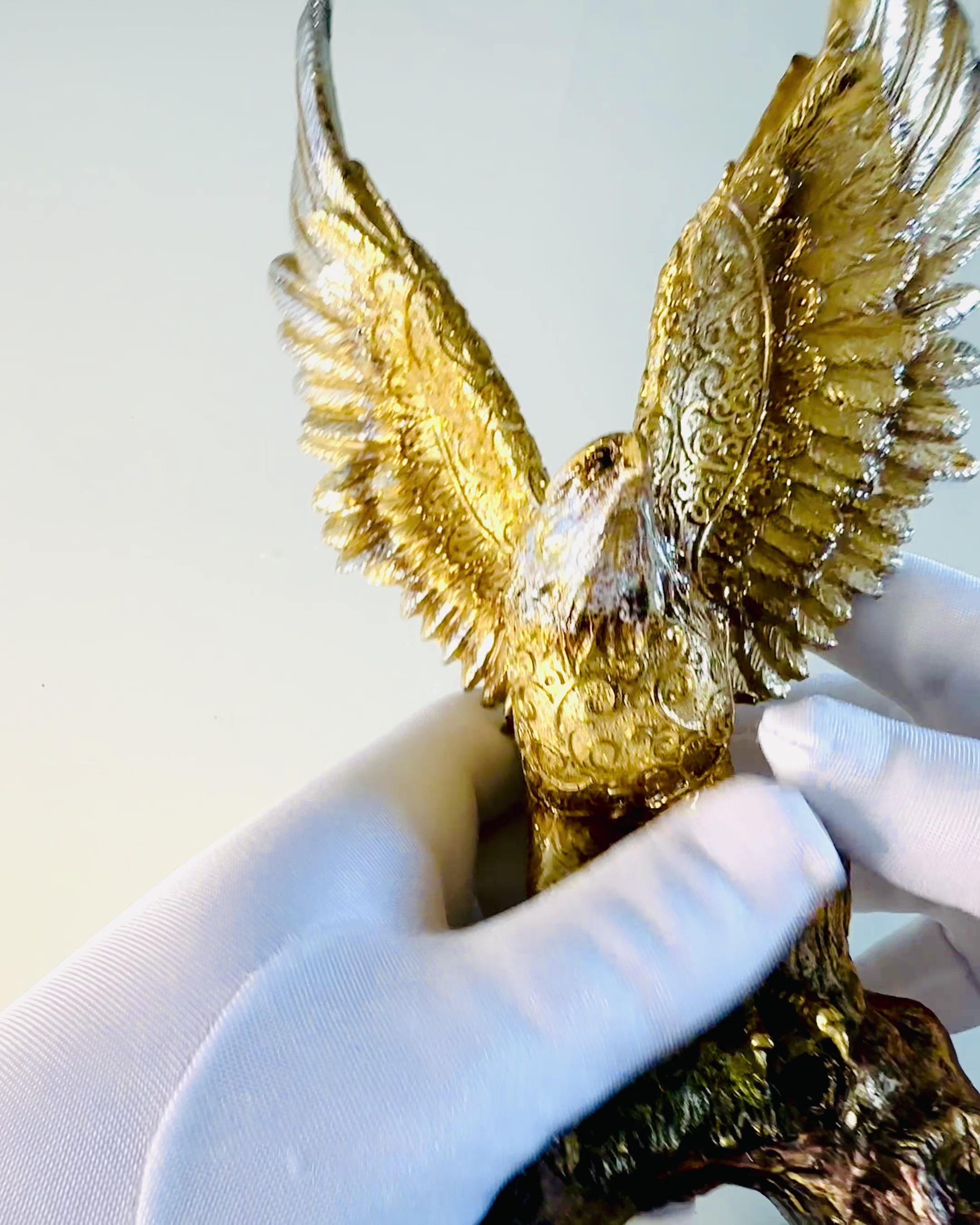 Statue "Goldener Adler" mit Personalisierungsoption - Dekoration aus Harz