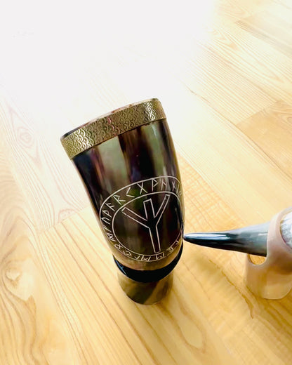 Mug Cornu "Viking Valor" - Gravé à la main, Qualité Premium - 4 variantes au choix