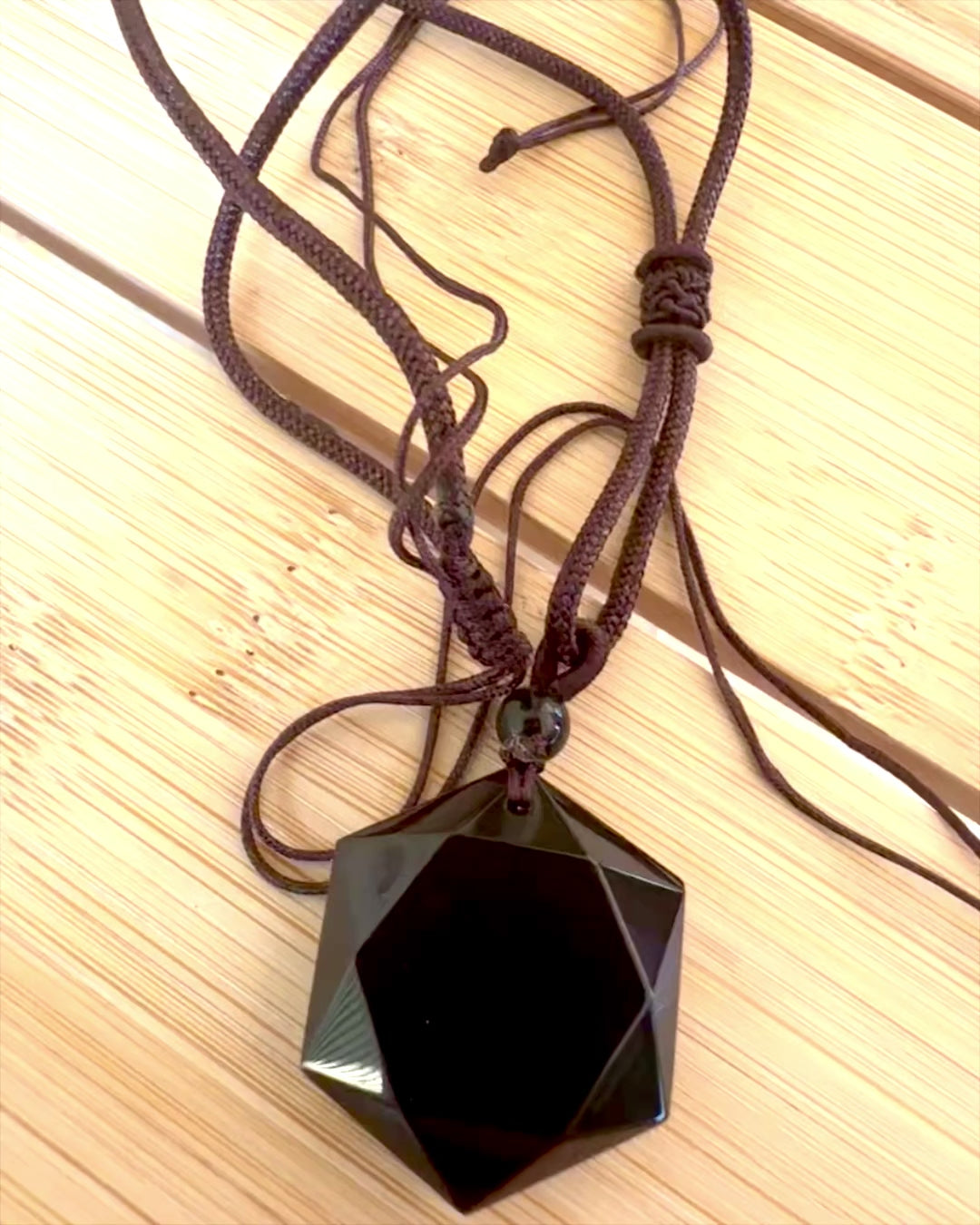 Amulet van zwarte obsidiaan "Davidster", mogelijkheid tot personalisatie met gravure als cadeau