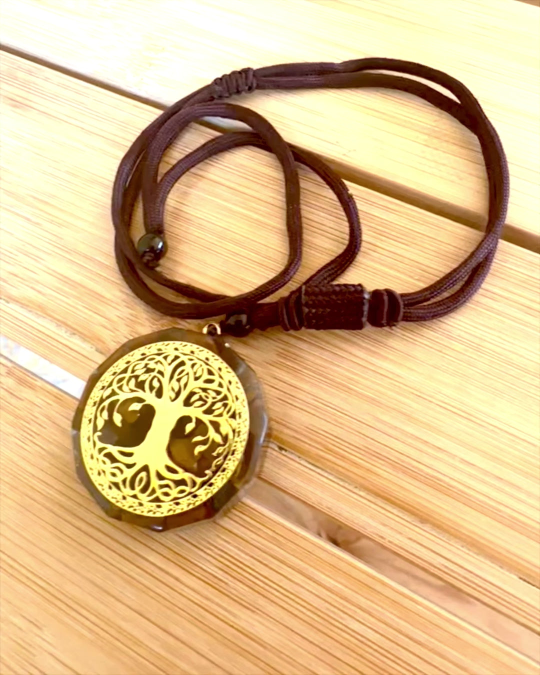 Amulet "Levensboom" met tijgeroog, ketting als cadeau met gepersonaliseerde gravure