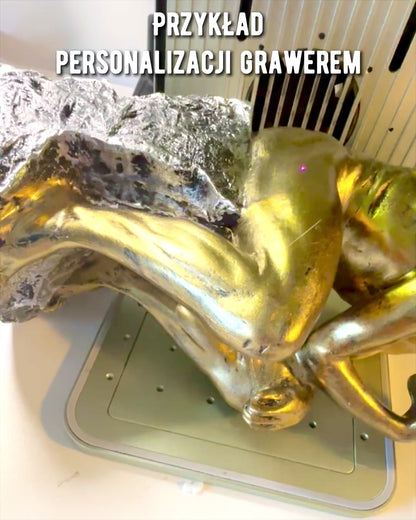 Gouden Denker - Harsfiguur, personalisatie met gravure